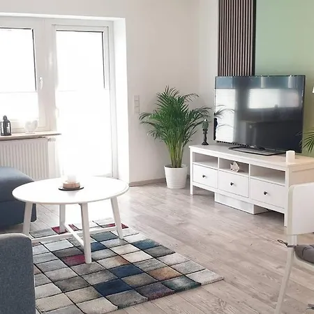 Charmante Haushaelfte Mit Garten Und Terrasse Apartman