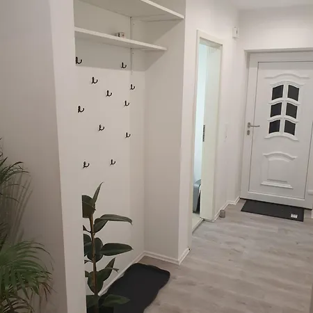 Charmante Haushaelfte Mit Garten Und Terrasse